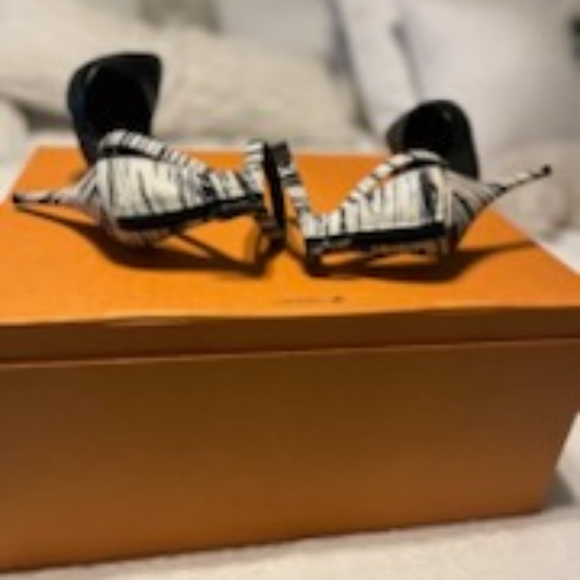 Fergie Size 8.5 Black/zebra print Pumps - Picture 3 of 5